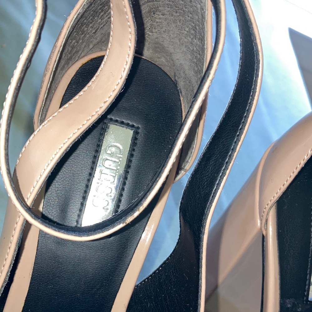 Nude Guess Pumps